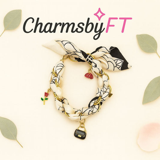 TASSENHANGER MET BEDELS - € 10,95